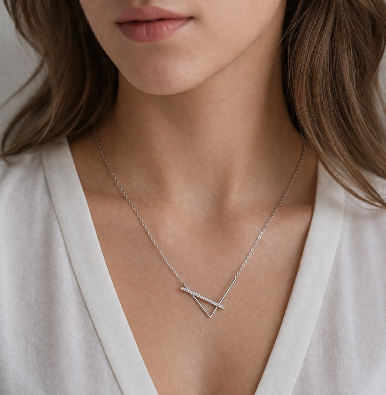 Minimal V Necklace