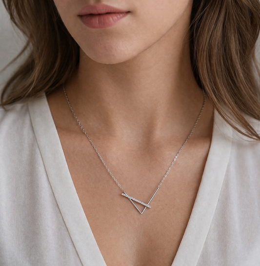 Minimal V Necklace